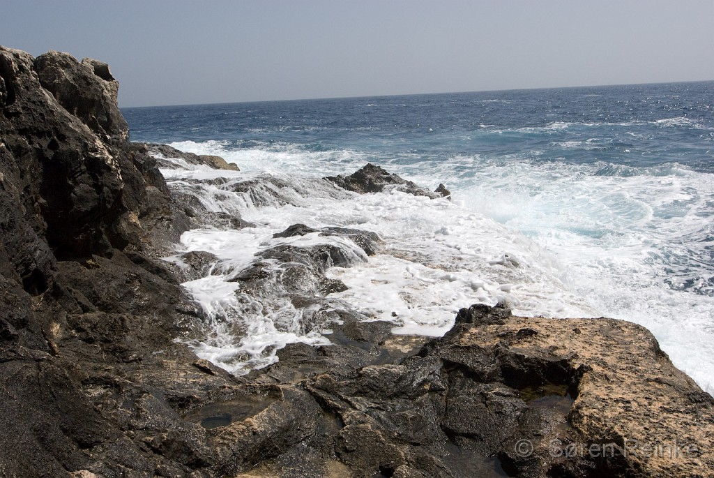 DSC_4744.jpg - The waves at the Umm El Faroud wreck divesite